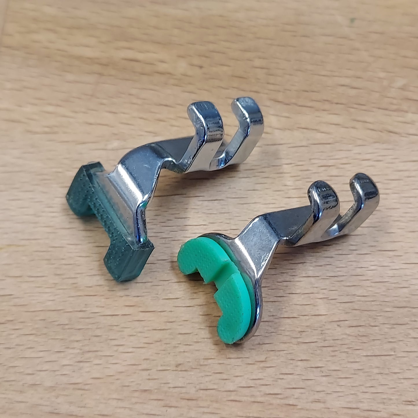 Screw-on Shank Button Sewing Machine Presser Foot