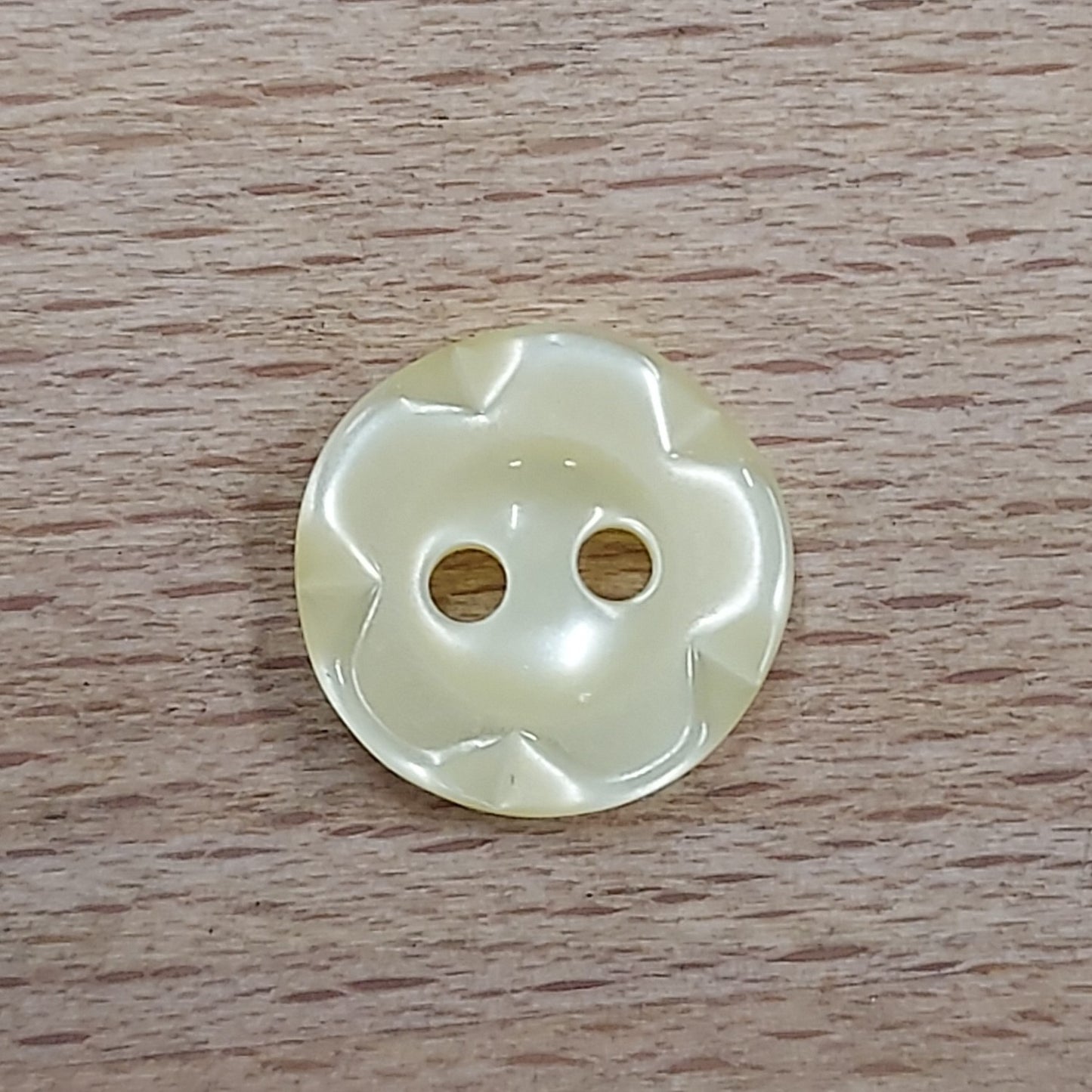 Lemon Dish Edge Button - 11mm