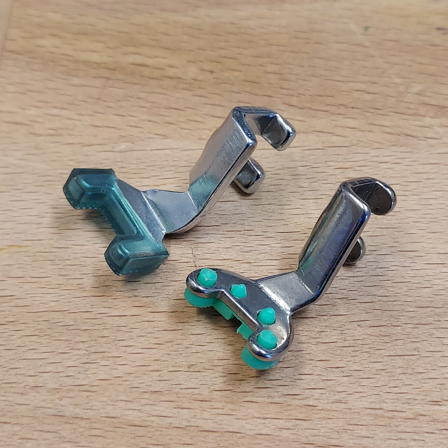 Screw-on Shank Button Sewing Machine Presser Foot