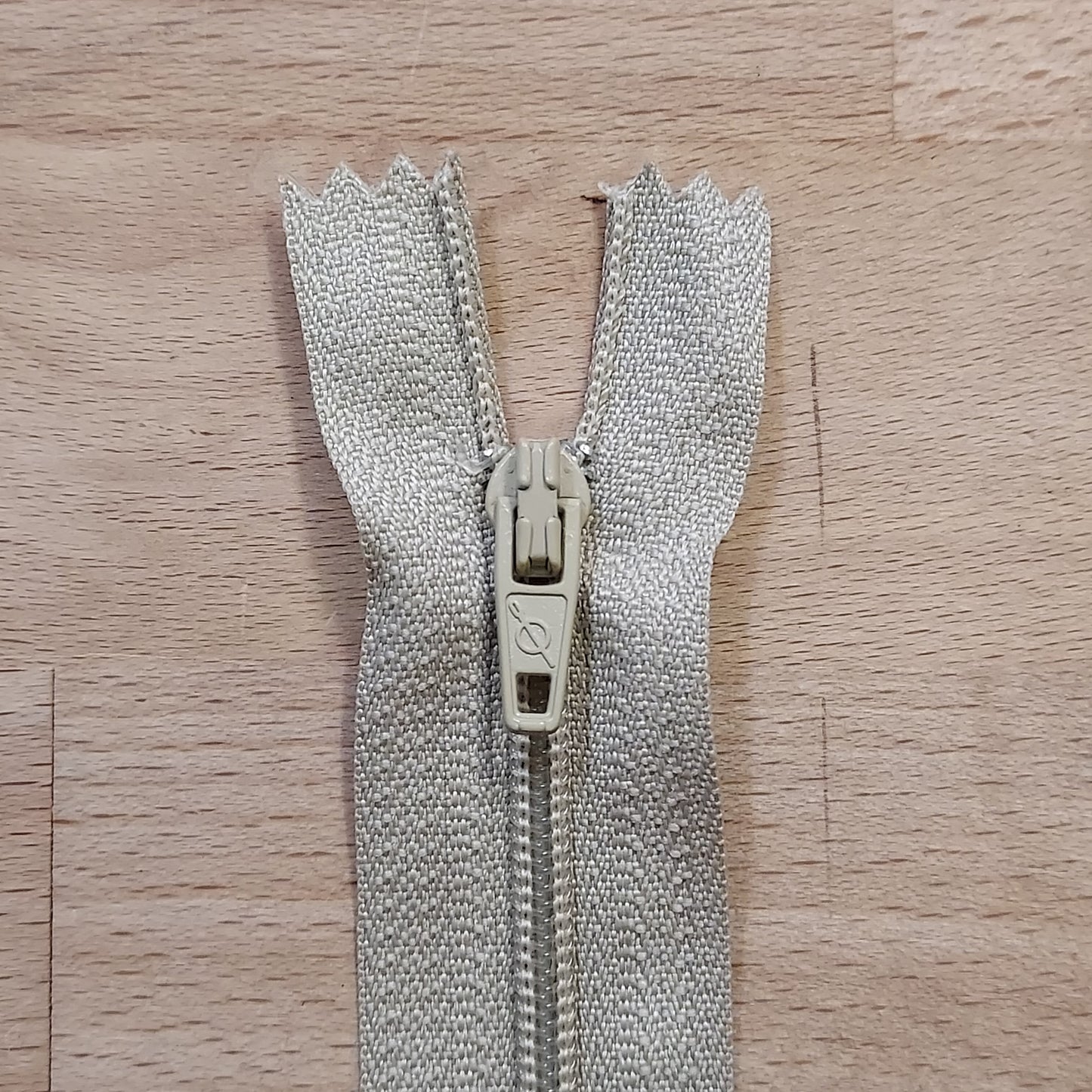 Closed End Nylon Coil Zip - Various Colours and Lengths