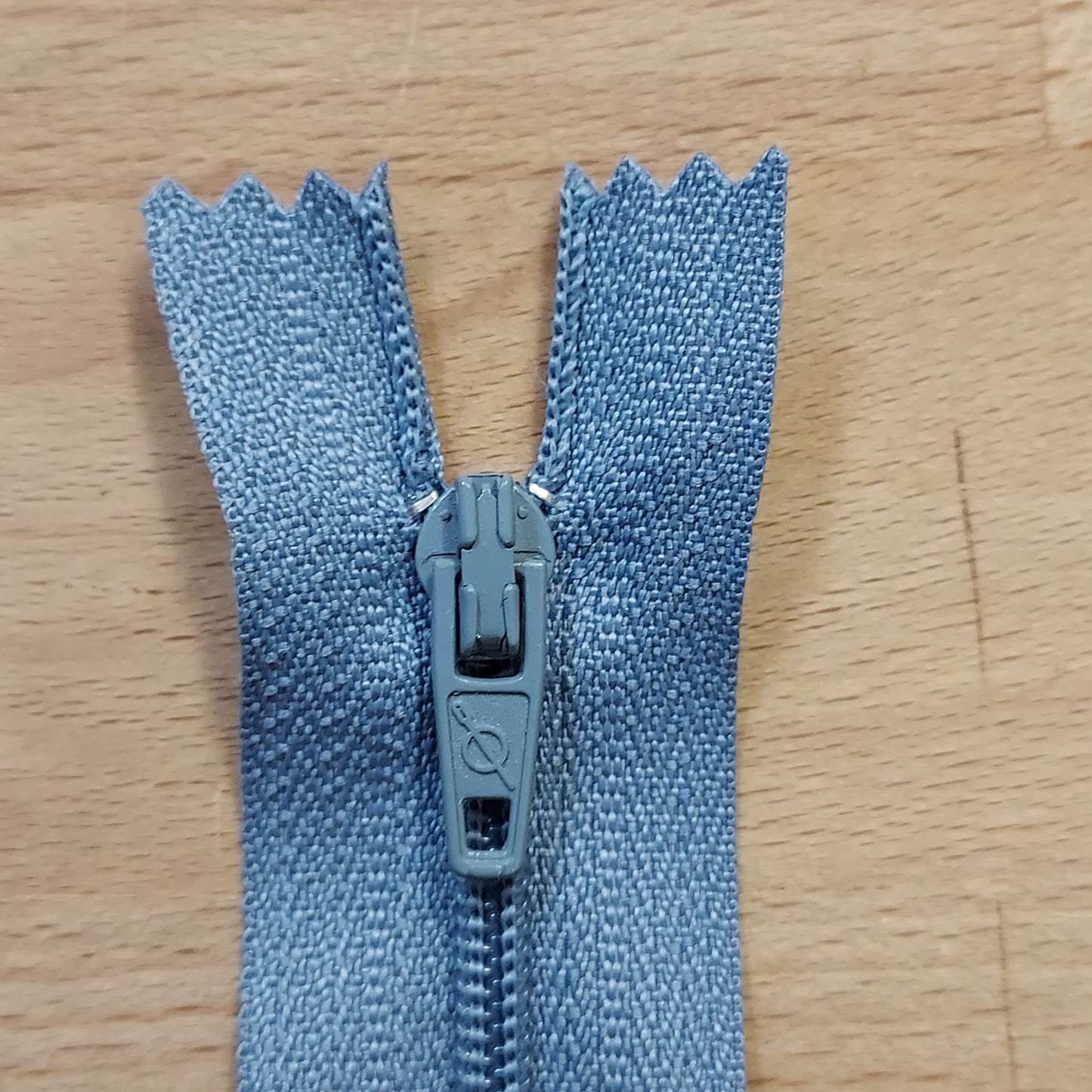 Closed End Nylon Coil Zip - Various Colours and Lengths
